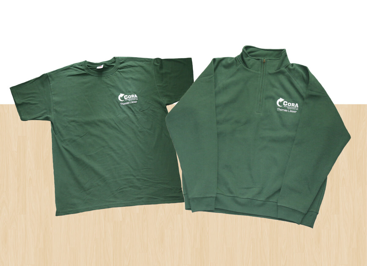 Bestickte T-Shirts und Pullover von Cora Montagebaugesellschaft